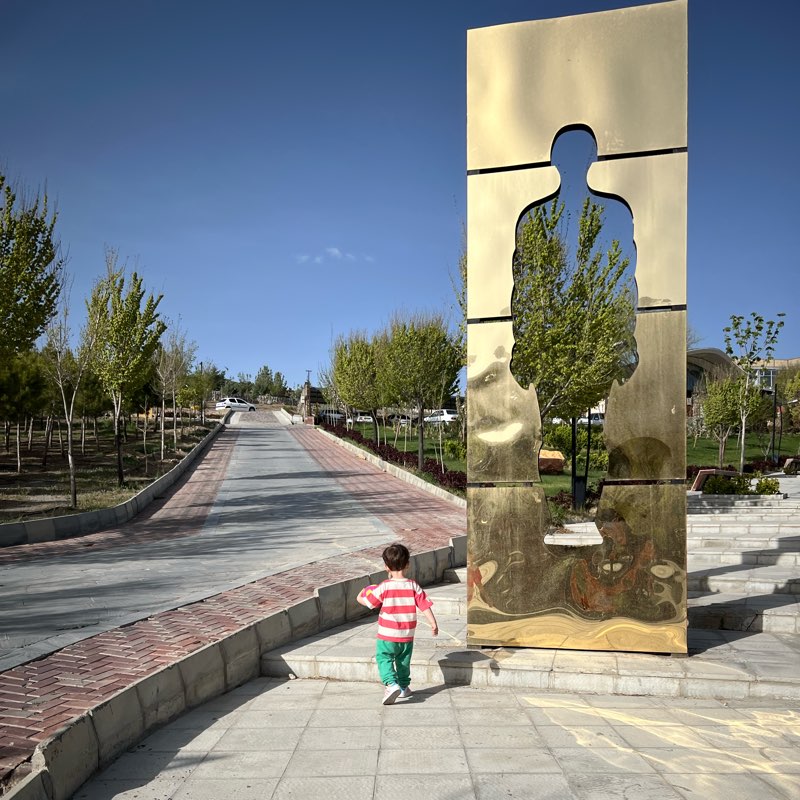 ghadam b ghadam logo