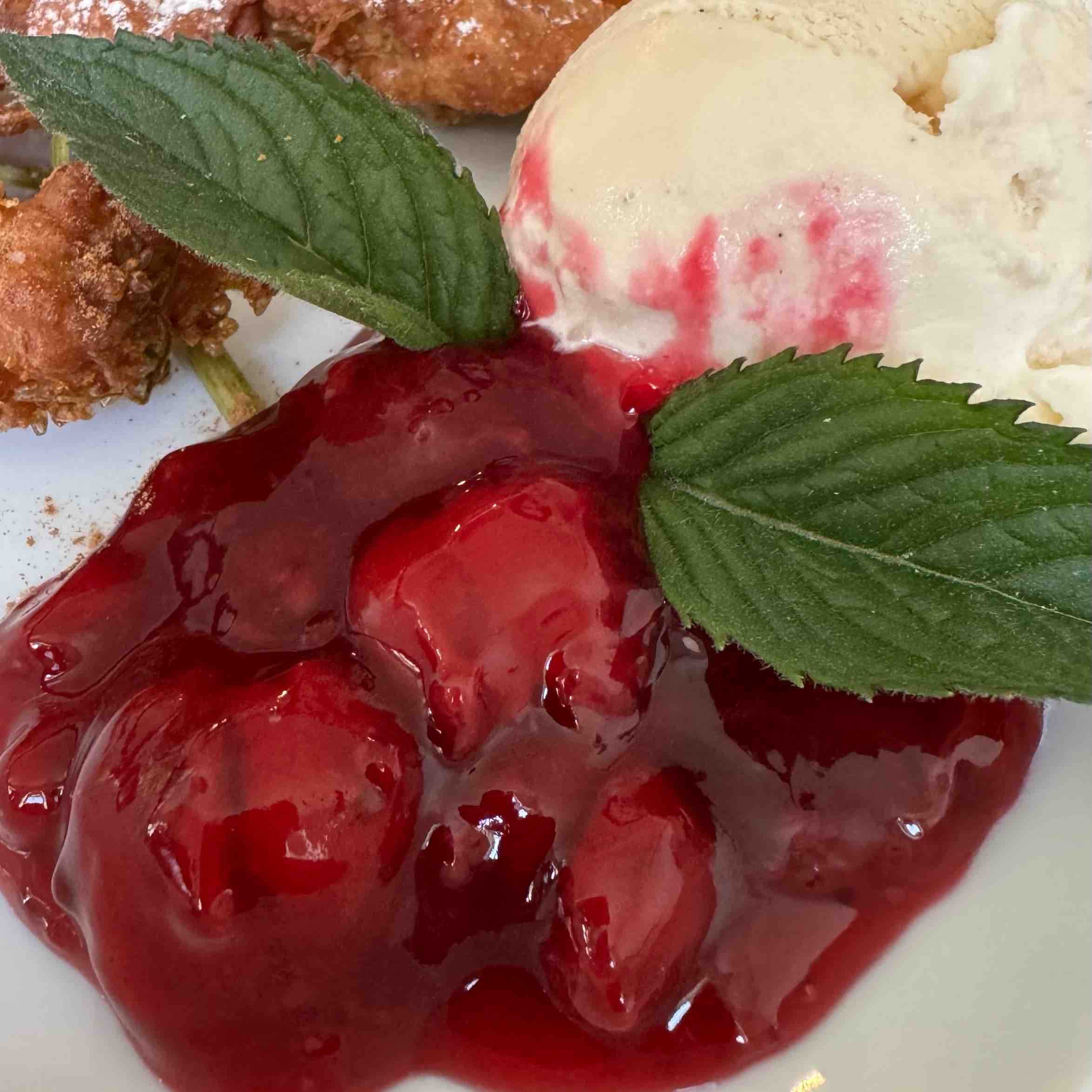 Käsebällchen mit roter Grütze logo