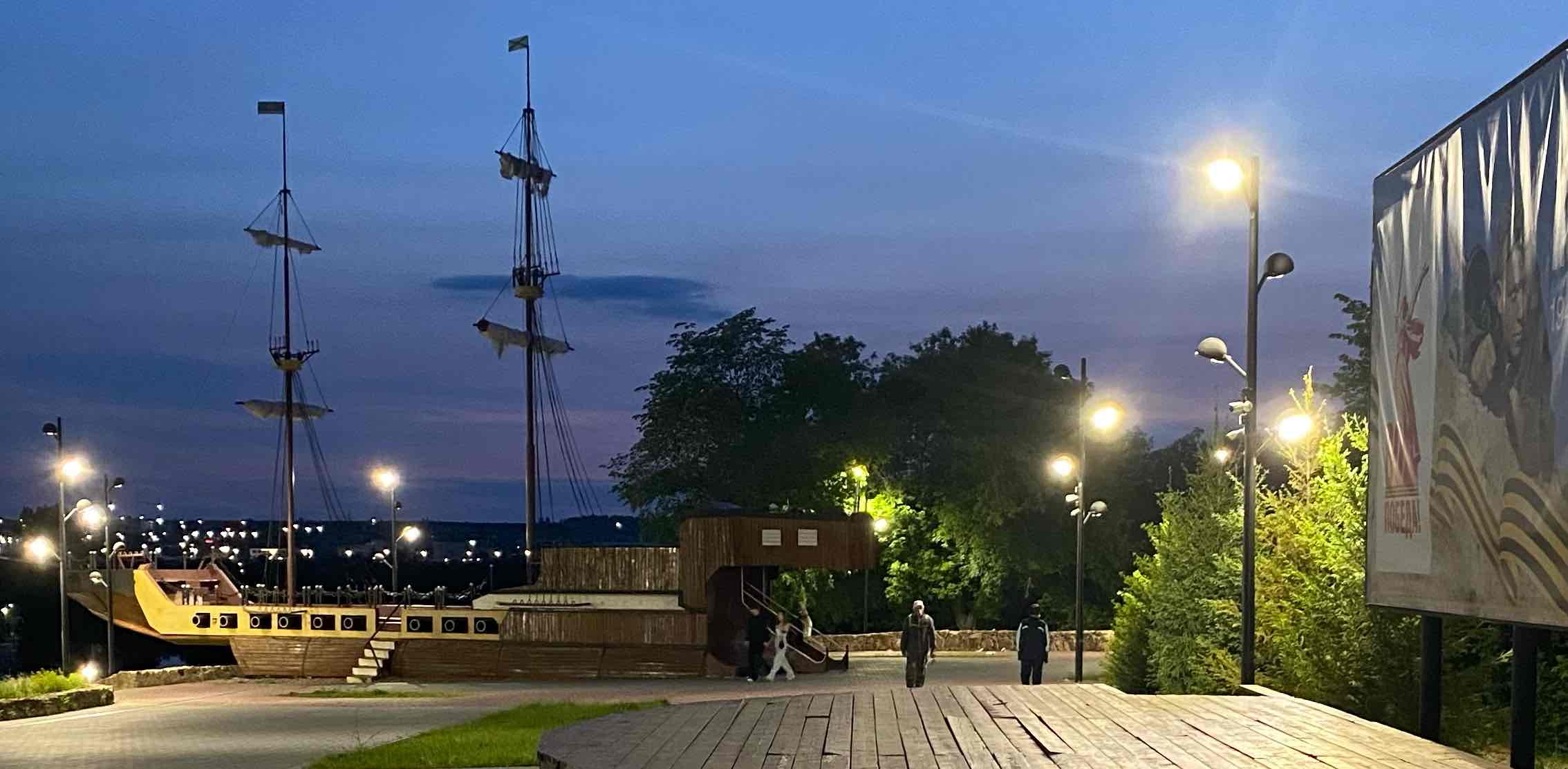 Светлый шагает,Танцуя! banner