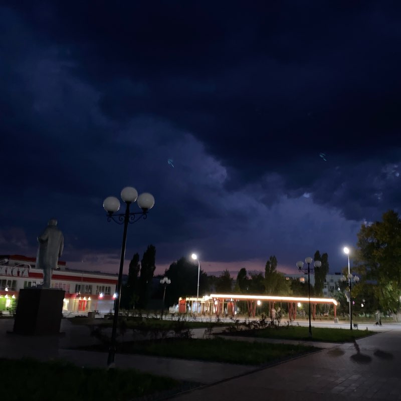 Светлый шагает,Танцуя! logo