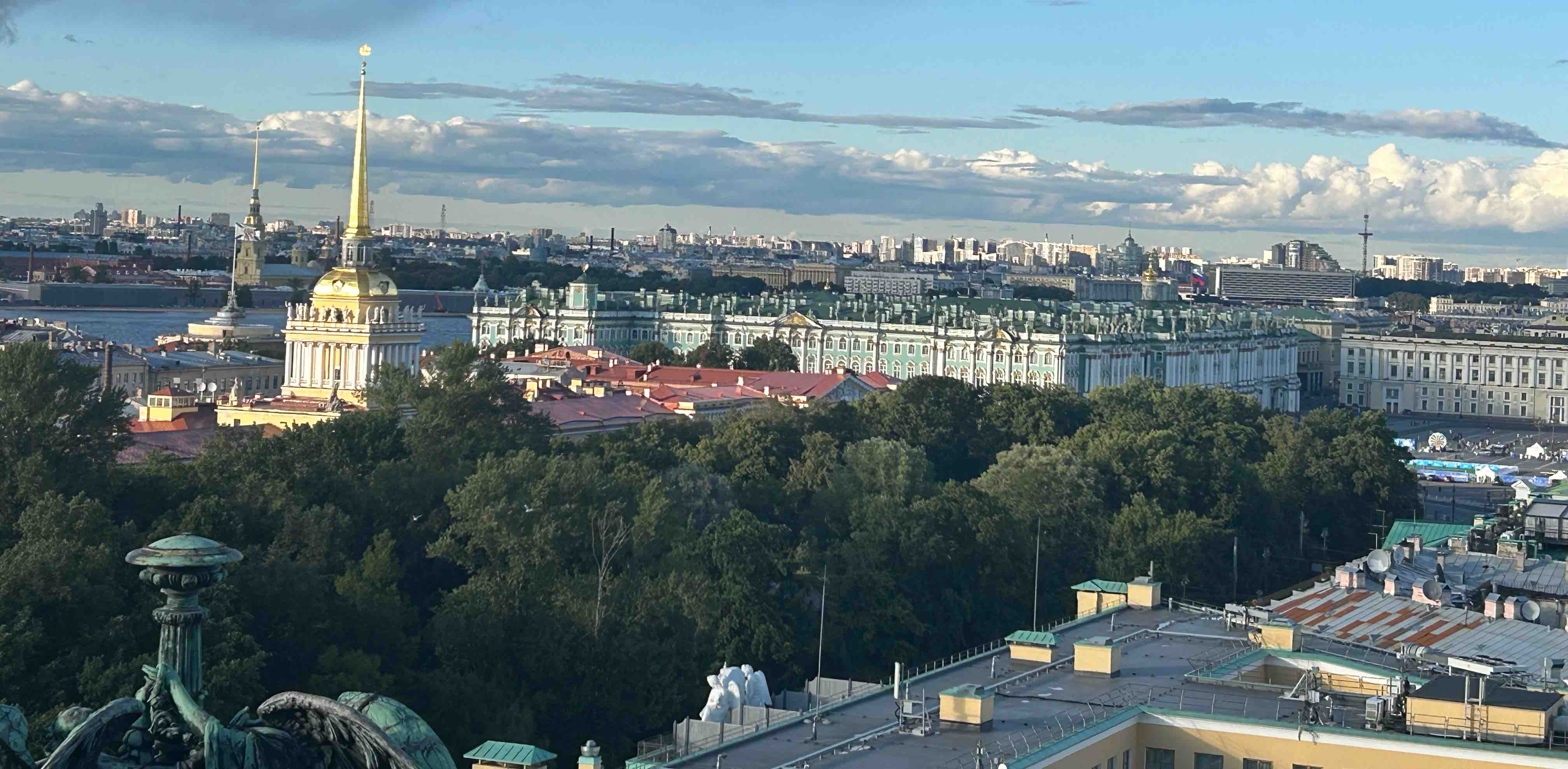 Одна нога здесь, другая там 👣 banner