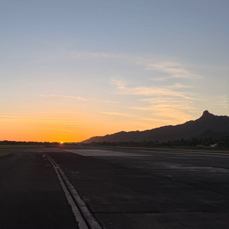 ✨ THE VAEVAE COMMS ✨ logo