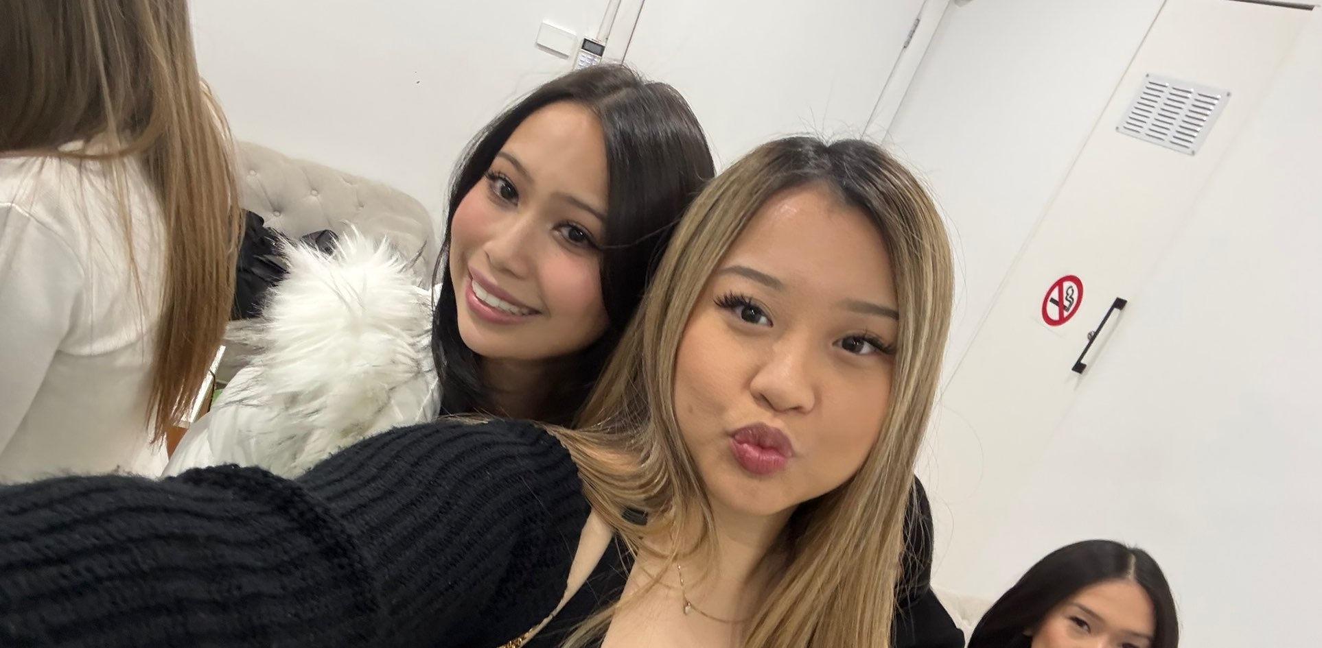 Gf 👩🏻‍❤️‍💋‍👩🏻 banner