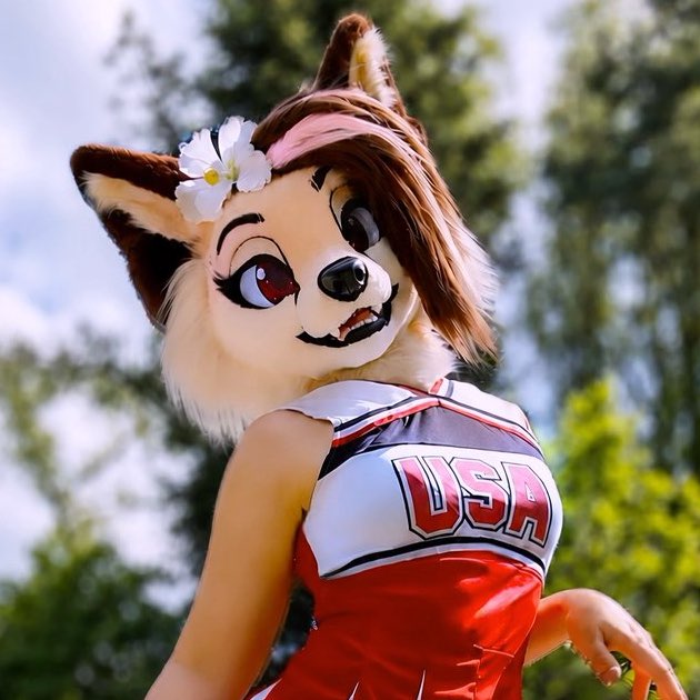 🦊 /🐺/👸/👩‍🌾/ logo