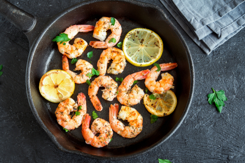 Healthy sauteed shrimp with lemon and spices