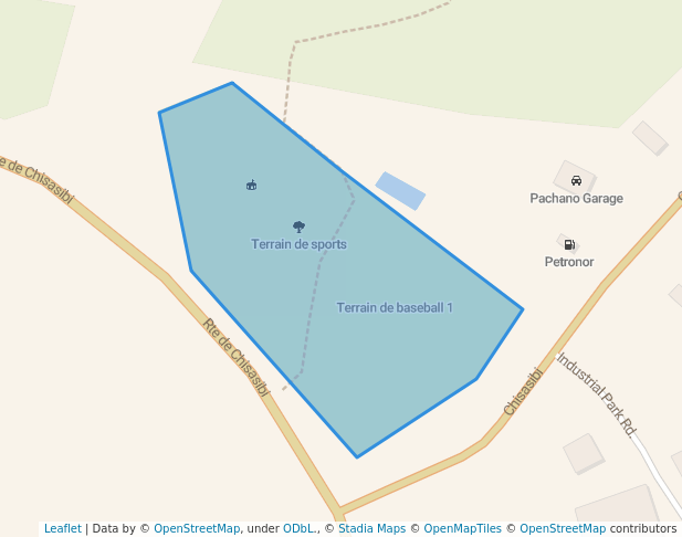 walking in Terrain de sports map in Fort George