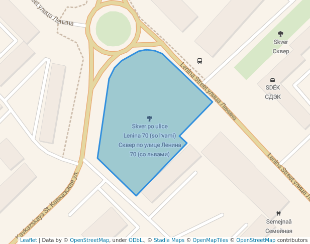 Сквер по улице Ленина 70 (со львами)