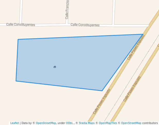 walking in campo de fut bol map in Irapuato