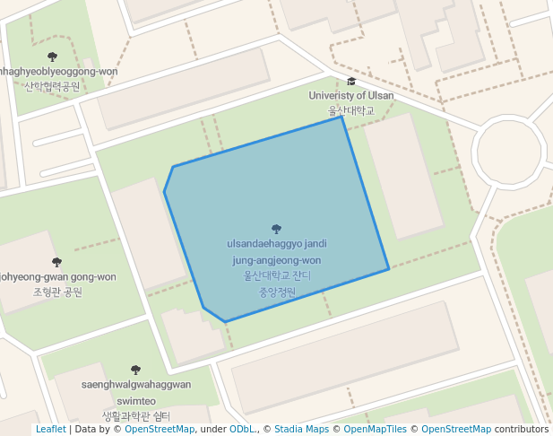 울산대학교 잔디 중앙정원