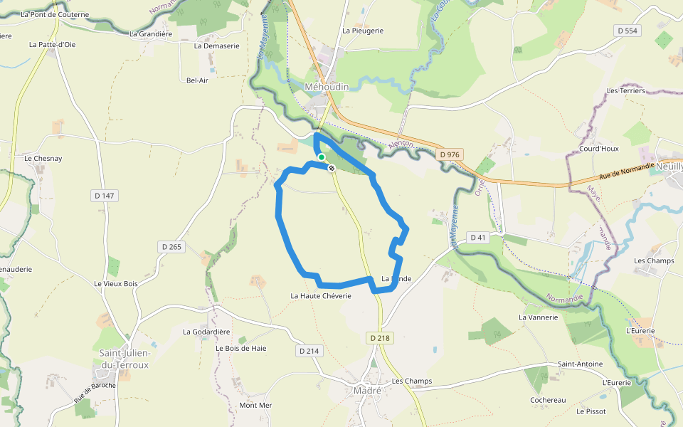 Boucle du Val de Maine walking route map in Madré