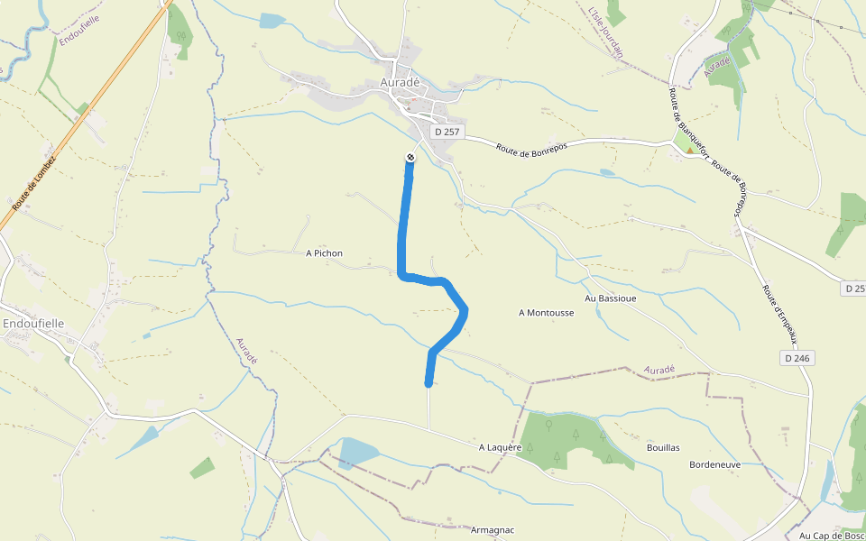 Aux Menjoulets walking route map in Auradé
