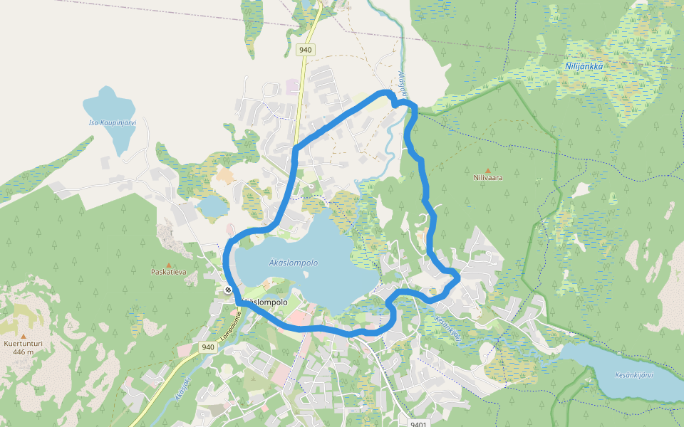Retkeilyreitit viittatolppa walking route map in Äkäslompolo