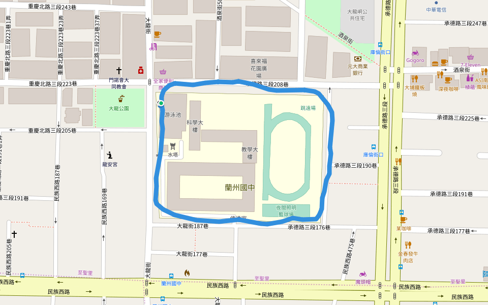 夜間照明籃球場