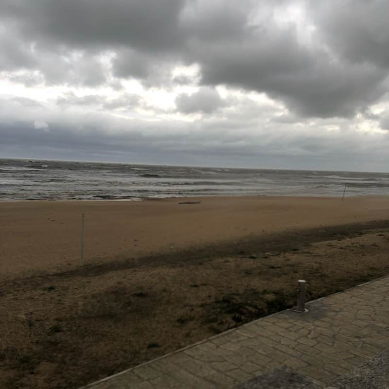 Набережная Каспия, ветер 25м/с