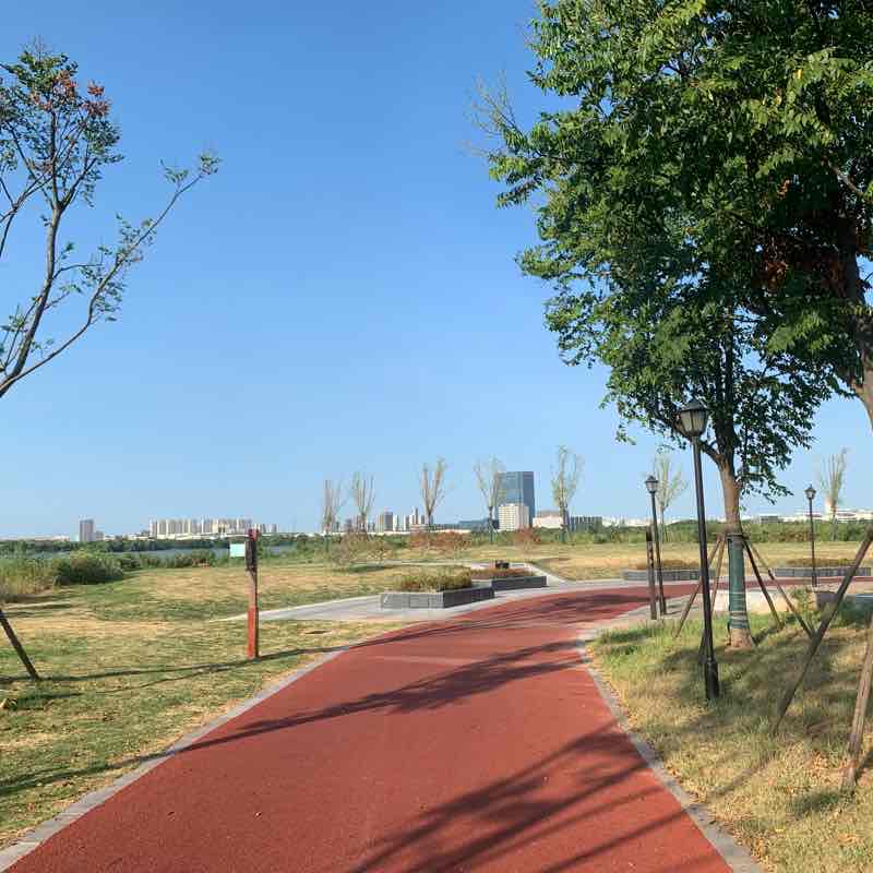 南太子湖北岸