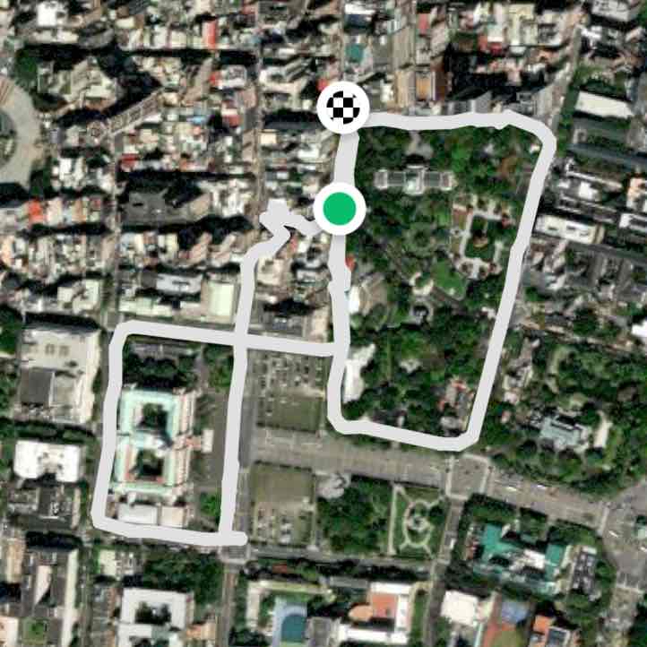 初秋夜晚和平公園與總統府的散步